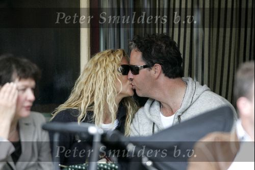 Amsterdam 26 mei 2004
Tatjana met haar vriend Ewald op terras bij Joffers Kussend