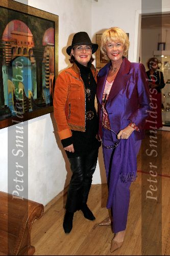 Hollandsche Rading 30 mei 2004
Opening expositie  Dominic Grant en Astrid Engels.
Sheila de Vries en Vivian Boelen