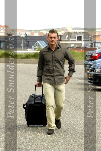 Noordwijk 26 mei 2004
Nederlands elftal spelers verzamelen bij Huis ter Duin
Wesley Sneijders