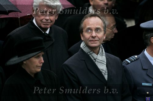 Amsterdam 4 mei 2004
Dodenherdenking op de dam met Koningin Beatrix Maxima en Prins Willem Alexander. Wim Kok