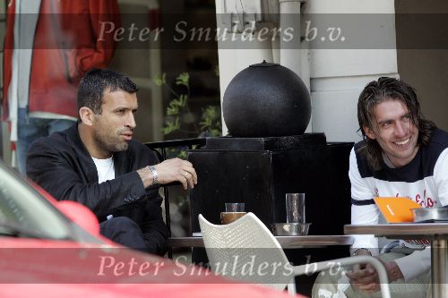 Amsterdam  12 mei 2005
Ajax voetballers Anastasiou en Grygera op terras cafe PC op pc hooftstraat