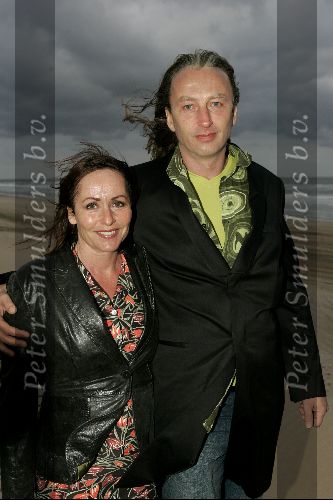 Bloemendaal 12 mei 2004
Feestje van Leco  Zadelhoff in strandtent vroeger.
Angela Groothuizen met vriend