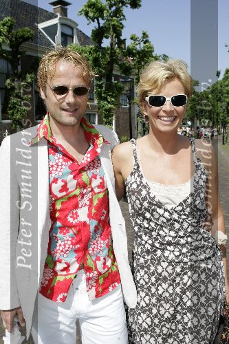 Joure 28 mei 2005
Trouwen Yvonne Jaspers en Peter v d Beukering.
Anita Witsier   met vriend en zonnebril