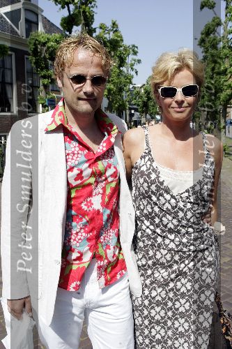 Joure 28 mei 2005
Trouwen Yvonne Jaspers en Peter v d Beukering.
Anita Witsier   met vriend en zonnebril