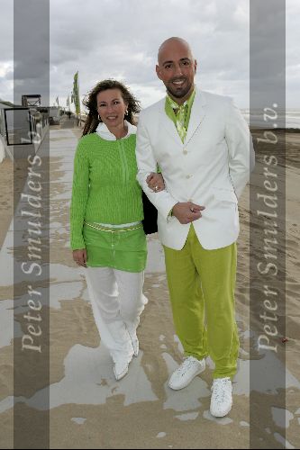 Bloemendaal 12 mei 2004
Feestje van Leco  Zadelhoff in strandtent vroeger.
Annemiek Verdoorn met Maik de Boer