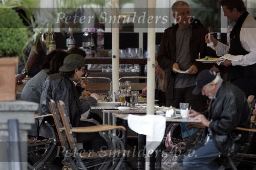 Amsterdam 29 mei 2005
Bono (U2) op terras bij Amstel hotel