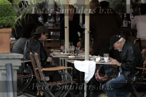 Amsterdam 29 mei 2005
Bono (U2) op terras bij Amstel hotel .
