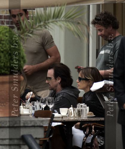 Amsterdam 29 mei 2005
Bono (U2) op terras bij Amstel hotel .