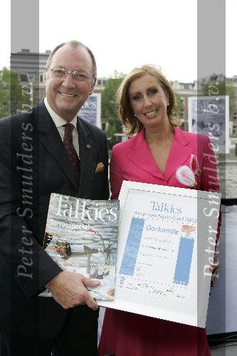 Amsterdam 25 mei 2005
Presentatie blad Rich in Amstel Hotel.
Manager Amstel hotel met uitgeeftser Brigitte Midavalne