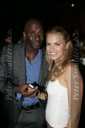 Amsterdam 24 mei 2005
Presentatie tijdschrift in magazine bij College Hotel.
Personal trainer Carlos met Nicolette v Dam
