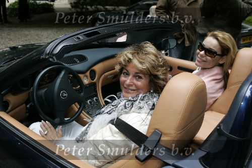 Vierhouten 20 mei 2005
Rally met cabrio\'s vanwege 10 jarig bestaan Beau Monde.
Christine Kroonenberg en Froukje de Both in Maserati cabrio