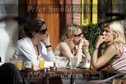 Amsterdam  26 mei 2005
Estelle Gullit en Danielle Overgaag op terras bij v Dam in Amsterdam.