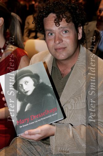 Amsterdam 30 mei 2005
Presentatie Boek Mary Dresselhuys in schouwburg amsterdam.
Dirk Zeelenberg