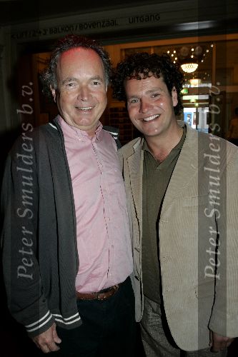 Amsterdam 30 mei 2005
Presentatie Boek Mary Dresselhuys in schouwburg amsterdam.
Dirk Zeelenberg met Paul haenen