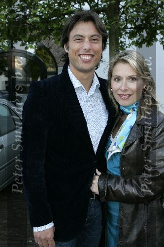 Naarden 12 mei 2005
Presentatie boek schreeuwen/huilen van Govert de Roos bij Arsenaal.
Elle v Rijn zwanger met haar man Kaja
