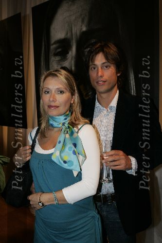 Naarden 12 mei 2005
Presentatie boek schreeuwen/huilen van Govert de Roos bij Arsenaal.
Elle v Rijn zwanger met haar man Kaja