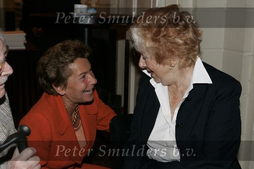 Amsterdam 30 mei 2005
Presentatie Boek Mary Dresselhuys in schouwburg amsterdam.
Janine v d Ende en Ellen Vogel