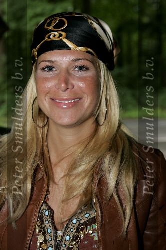Vierhouten 29 mei 2005
Rally met cabrio\'s vanwege 10 jarig bestaan Beau Monde.
Estelle Gullit met hoofddoekje