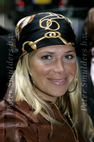 Vierhouten 29 mei 2005
Rally met cabrio\'s vanwege 10 jarig bestaan Beau Monde.
Estelle Gullit met hoofddoekje