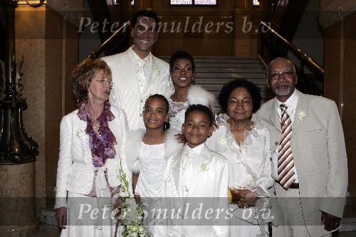Rotterdam 20 mei 2005
Trouwen Franklin Brown op stadhuis Rotterdam.
Franklin Brown met gezin en wederzijdse ouders