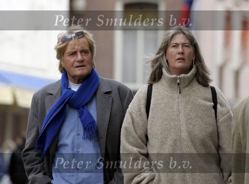 Amsterdam 6 mei 2005
oud scheidsrechter Frans Derks met zijn vrouw op de pc Hooftstraat