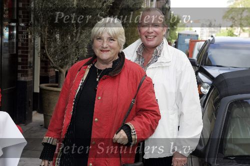 Amsterdam 11 mei 2005
Frans Molenaar feestje 65 jaar bij Le garage.
Nelly Frijda met hond en Frans Mulder