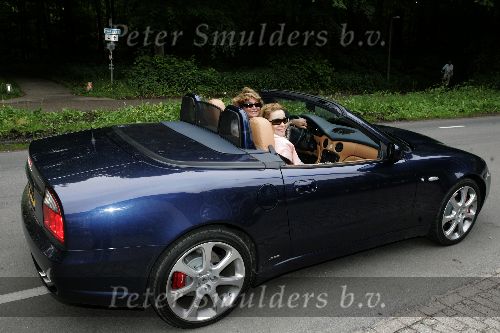Vierhouten 20 mei 2005
Rally met cabrio\'s vanwege 10 jarig bestaan Beau Monde.
Christine Kroonenberg en Froukje de Both in Maserati cabrio