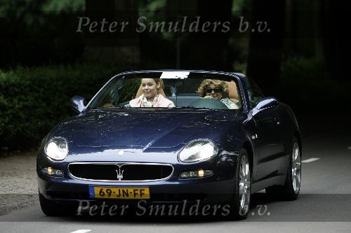Vierhouten 20 mei 2005
Rally met cabrio\'s vanwege 10 jarig bestaan Beau Monde.
Christine Kroonenberg met Froukje de Both in Maserati cabrio