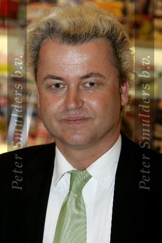 Amsterdam 27 mei 2005
Geert Wilders boek signeren bij Ako winkel op Beethovenstraat.