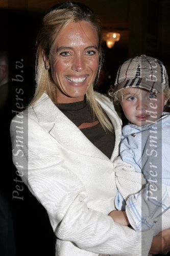 Amsterdam 3 mei 2005
Premiere Winnie de Pooh in pepsi stage.
Gisela Otto met zoontje
