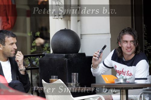 Amsterdam  12 mei 2005
Ajax voetballers Anastasiou en Grygera op terras cafe PC op pc hooftstraat