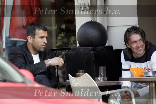 Amsterdam  12 mei 2005
Ajax voetballers Anastasiou en Grygera op terras cafe PC op pc hooftstraat