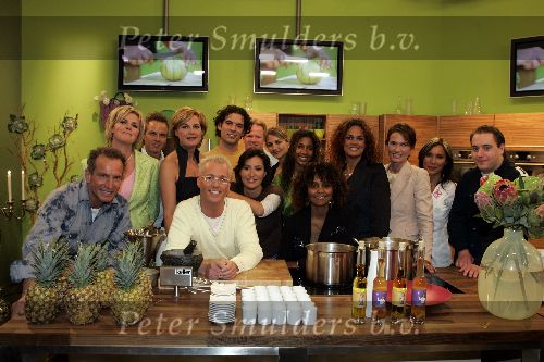 Houten 19 mei 2006
Opening house of talent van Irene Moors.
Irene Moors met Rob Verlinden Chimene v Oosterhout en Rudolf v Veen Robbert v d Broeke Stella Gommans Bianca Big Brother