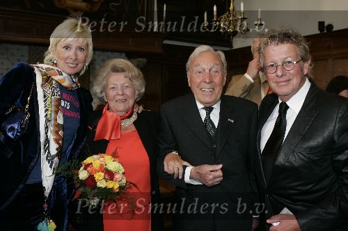 Naarden 18 mei 2005
Trouwen Tonnie des Bouvrie en Geert Loman in stadhuis Naarden.
Jan des Bouvrie en Monique des Bouvries