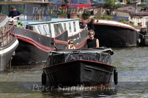 Amsterdam 1 mei 2005
Jeroen Pauw met nieuwe vriendin varen met boot in grachten Amsterdam
