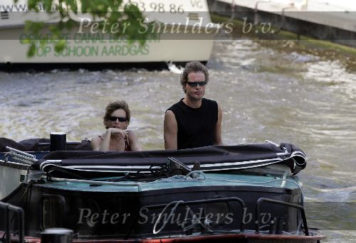 Amsterdam 1 mei 2005
Jeroen Pauw met nieuwe vriendin varen met boot in grachten Amsterdam