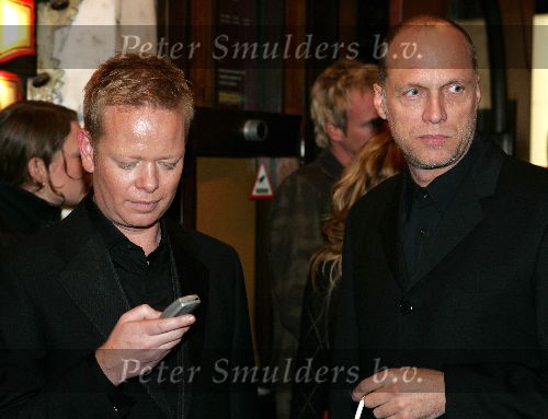 Amsterdam 18 oktober 2004
Uitreiking Beau Monde awards in Tuschinski.
John Lukken met gsm