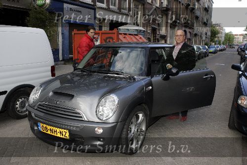 Amsterdam 11 mei 2005
Frans Molenaar feestje 65 jaar bij Le garage.
Joop Braakhekke met mini cooper