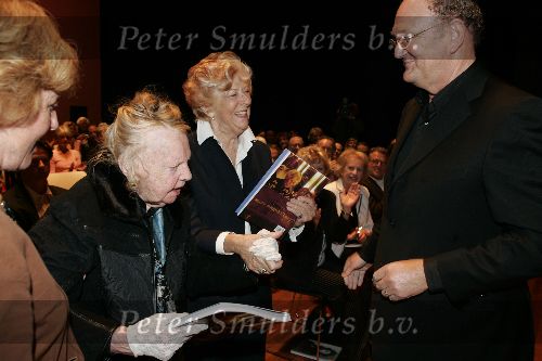 Amsterdam 30 mei 2005
Presentatie Boek Mary Dresselhuys in schouwburg amsterdam.
Elly weller Ellen Vogel en Joop v d Ende
