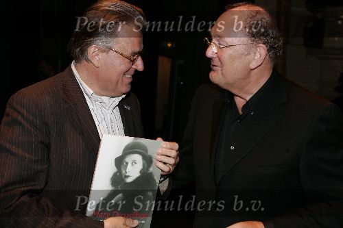 Amsterdam 30 mei 2005
Presentatie Boek Mary Dresselhuys in schouwburg amsterdam.
Jeroen Krabbe en Joop v d Ende