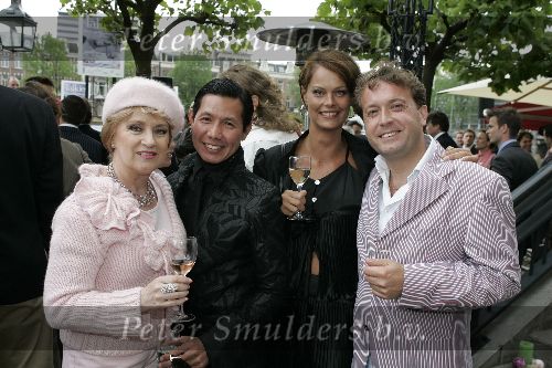 Amsterdam 25 mei 2005
Presentatie blad Rich in Amstel Hotel.
Aziatische couterier met Juliette Vossen