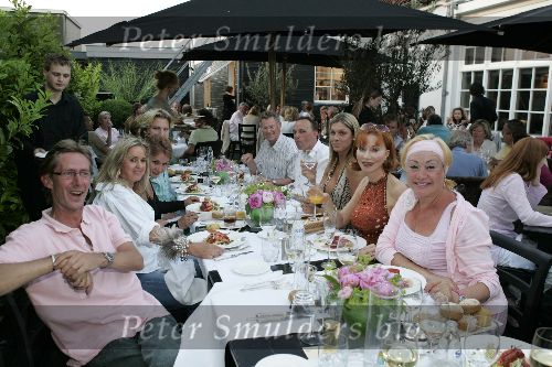 Loosdrecht 28 mei 2005
Etentje bij restaurant Fatou.
Viola Holt met man Peter en Kelly en Marijke Helwegen en Belinda Meuldijk