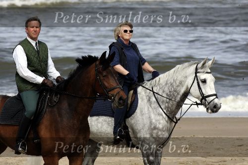 Katwijk 29 mei 2005
Koningin Beatrix paard rijden op het strand van katwijk.