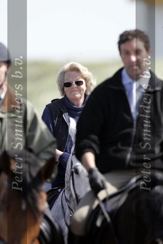 Katwijk 29 mei 2005
Koningin Beatrix paard rijden op het strand van katwijk.