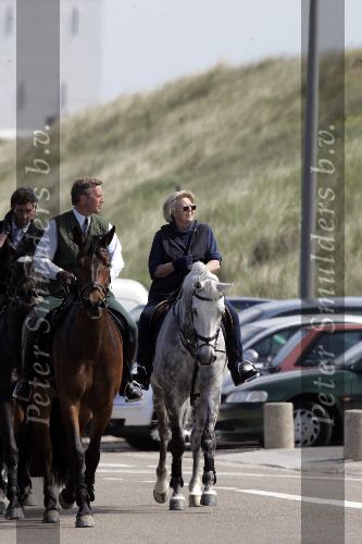 Katwijk 29 mei 2005
Koningin Beatrix paard rijden op het strand van katwijk.