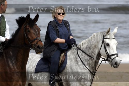 Katwijk 29 mei 2005
Koningin Beatrix paard rijden op het strand van katwijk.
