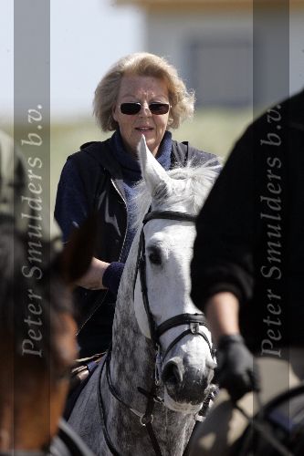 Katwijk 29 mei 2005
Koningin Beatrix paard rijden op het strand van katwijk.