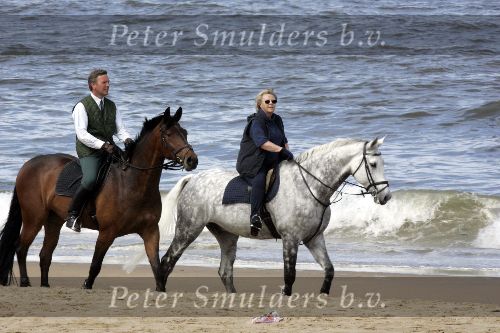 Katwijk 29 mei 2005
Koningin Beatrix paard rijden op het strand van katwijk.