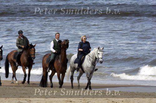 Katwijk 29 mei 2005
Koningin Beatrix paard rijden op het strand van katwijk.
