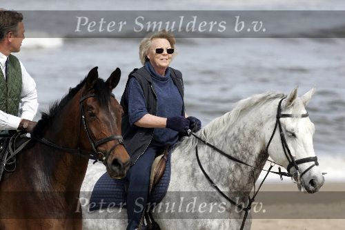 Katwijk 29 mei 2005
Koningin Beatrix paard rijden op het strand van katwijk.